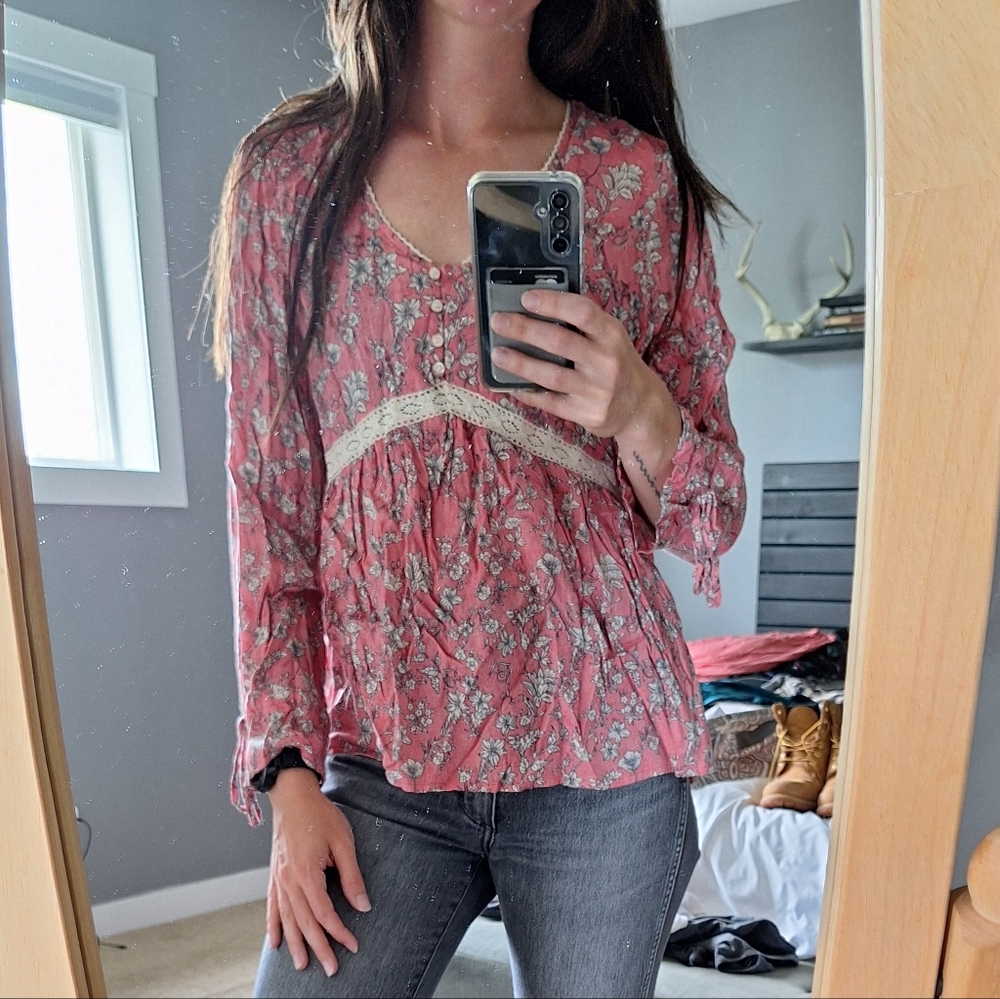 Boho Flowy Floral Women's Long Sleeved Top With Cream Lace Trim